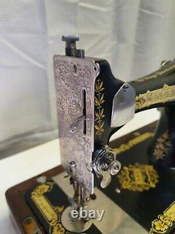 Antique Old Vintage Hand Crank Singer sewing machine Model 28K (Y8447003)