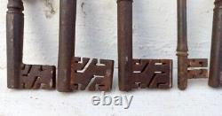 Antique Vintage Old Rare Heavy Big Size 7 Lot Skeleton Barrel Iron Padlock Keys