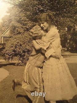 Vintage Antique Charleston Era Joli Femme Chaud Étreinte Lesbienne Int Old Photo
