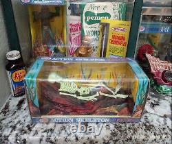 Vintage Old Antique Aquarium Fishbowl Penn Plax Brand Skeleton Action Ornament