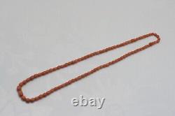 Ancien collier de perles de corail rose clair, de style antique, vintage, couleur saturée, pesant 25,2 grammes.