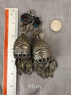 Ancien ornement ethnique afghan en argent antique/vintage avec incrustations de verre