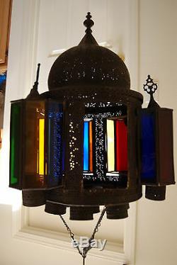 Ancienne Lanterne D'époque Lustre En Kérosène Suspendu À Une Lampe Islamique Suspendue
