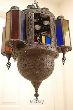 Ancienne Lanterne D'époque Lustre En Kérosène Suspendu À Une Lampe Islamique Suspendue