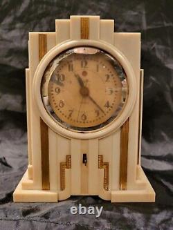 Ancienne horloge réveil en bakélite avec gratte-ciel antique Vintage Paul Frankl 1930 en état de marche