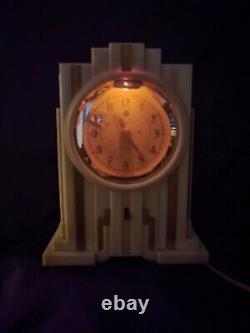 Ancienne horloge réveil en bakélite avec gratte-ciel antique Vintage Paul Frankl 1930 en état de marche
