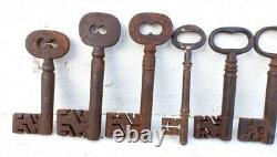 Antique Vintage Old Rare Heavy Big Size 7 Lot Skeleton Barrel Iron Padlock Keys
<br/> <br/>Translation: Anciennes clés de cadenas en fer à barillet de lot de 7, de taille grande, lourdes et rares