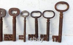 Antique Vintage Old Rare Heavy Big Size 7 Lot Skeleton Barrel Iron Padlock Keys 	
	<br/> 	
<br/> Translation: Anciennes clés de cadenas en fer à barillet de lot de 7, de taille grande, lourdes et rares