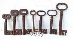 Antique Vintage Old Rare Heavy Big Size 7 Lot Skeleton Barrel Iron Padlock Keys	<br/>
<br/> Translation: Anciennes clés de cadenas en fer à barillet de lot de 7, de taille grande, lourdes et rares