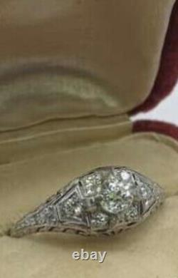 Bague en platine de l'ère victorienne authentique et véritablement ancienne avec diamant taillé en mine ancienne.