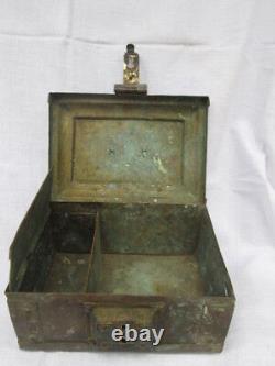 Boîte à bibelots multifonction en laiton et bronze du 18e siècle avec clé d'origine