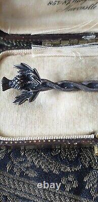 Broche ancienne écossaise en forme de chardon avec épée longue des années 1700, d'un poids de 4,26 g, très rare.
