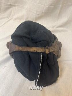 Casque de boxe en cuir ancien vintage de 1920 avec harnais de tête pour combats anciens vintage