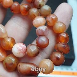 Collier de perles anciennes en agate cornaline himalayenne, africaine et afghane