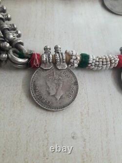 Collier en argent ancien tribal vintage avec pendentif en pièce de monnaie, bijoux