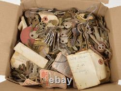 Énorme lot de plus de 250 clés anciennes et vintage de la vieille prison Corbin Triplelox Russwin.