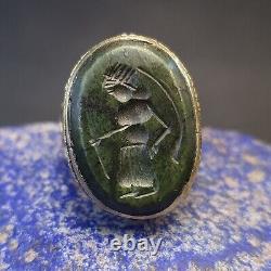 Lot antique de 3 anciennes bagues de sceau sculptées en jade de l'ancien Proche-Orient représentant des animaux et des humains.
