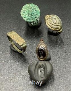Lot de bijoux anciens en bronze avec bagues intailles et sceaux sasanides vintage