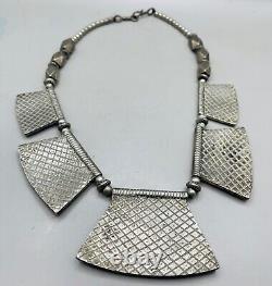 Magnifique collier ancien en argent unique et stupéfiant