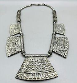 Magnifique collier ancien en argent unique et stupéfiant