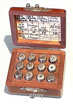 Paire de boîtes de rangement en bois vintage antique pour pièces de réparation de montres de l'ancien horloger