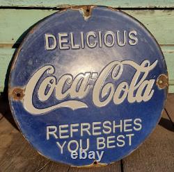 Panneau en émail de porcelaine embossé rare et ancien de Coca-Cola des années 1930