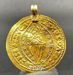 Pendentif de pièce d'or antique en monnaie vintage du 15ème siècle AD, léger et bijoux