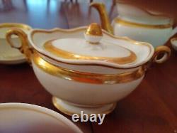 Service à thé complet en porcelaine ancienne Havilland avec théière, crémier et sucrier.