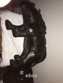 Statue de rhinocéros en cuir anglais ancien vintage