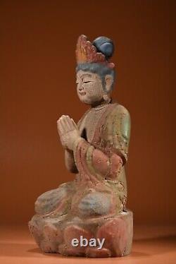 Statue rare de Kwan-yin en bois ancien sculpté et peint d'antiquité chinoise