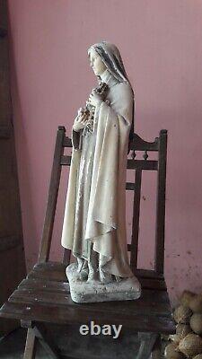 Statuette figurine ancienne vintage chrétienne de Sainte Thérèse de Lisieux, la Petite Fleur