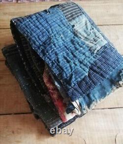 Tissu de chiffon ancien japonais vintage Boro patch indigo de la région de Tohoku au Japon