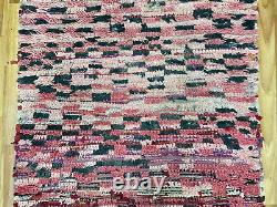 Traduisez ce titre en français : Tapis marocain antique en tapisserie vintage fait main, tapis berbère ancien, 3 x 8 pieds.