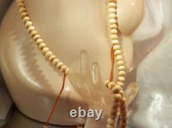 Très Ancien Collier de Prière en Perles avec Charme de Fleur en Corail - Vintage 635M3
