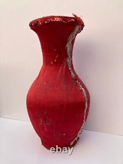 Vase ancien en poterie rouge de patrimoine palestinien, pesant 1,520 kg.