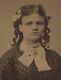 Vieille Antique Tintype Photo Joli Jeune Brun Yeux Lady Adolescent Fille Avec Cheveux Bouclés