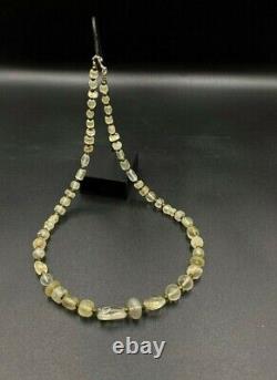 Vieilles Perles Antiques De Bijoux En Quartz De Cristal De L'ère Romaine Antique