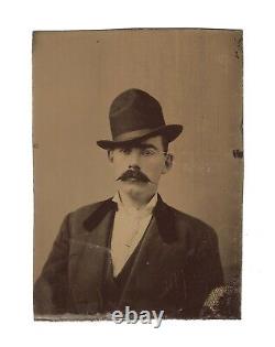 Vintage Antique Tintype Photo Vieux Western Shady Personnage Homme Avec Chapeau Et Moustache